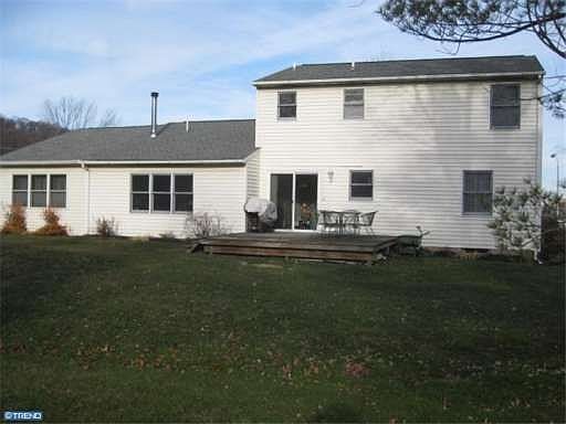 3rd image of 717 Shadywood Dr