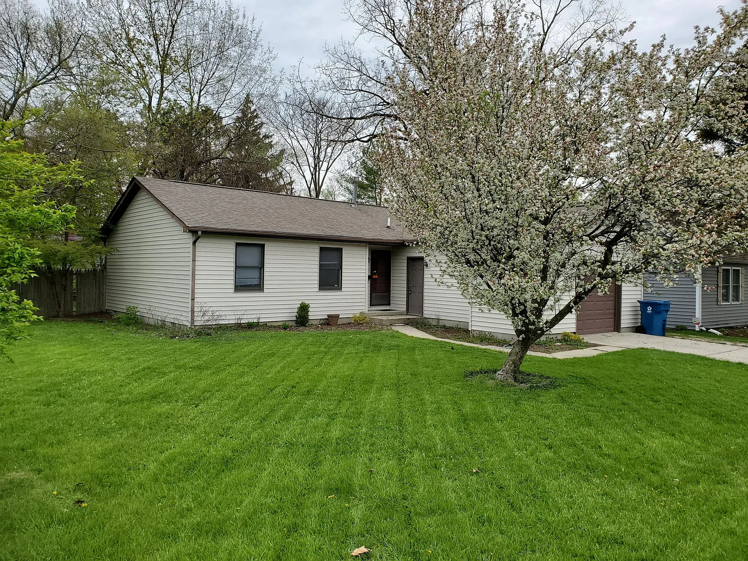 5602 N Rural St photo 1