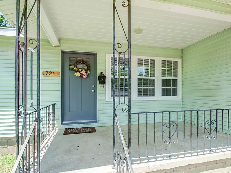 726 S Maplewood Ave — Photo 3