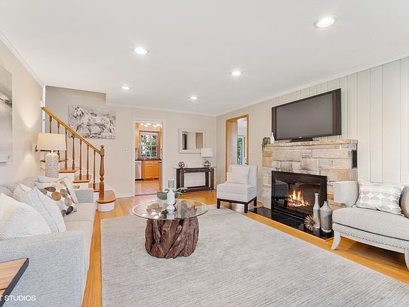 2nd image of 932 Echo Ln