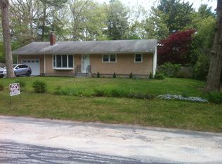 27 Riverview Dr, Wood River Junction, RI 02894
