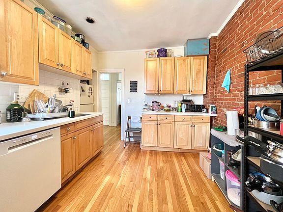 3rd image of 6 Colliston Rd #2