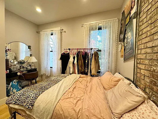 Rented by Pear NYC LLC | media 24