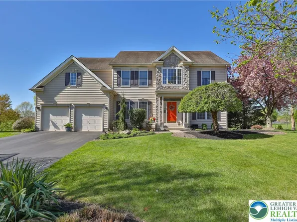 5327 Greenbriar Dr, Bethlehem, PA 18017