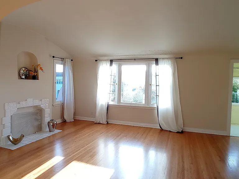1070 S Cloverdale Ave #2B — Photo 5