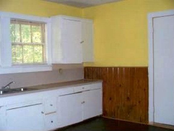 3rd image of 413 Muckleroy St