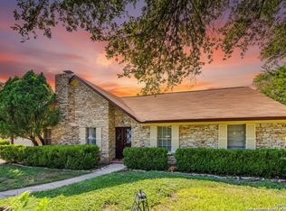 425 Golfcrest Dr, Windcrest, TX 78239