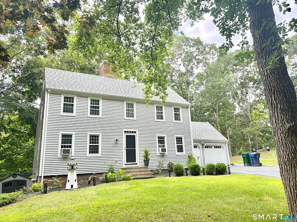 2 Oakridge Dr
