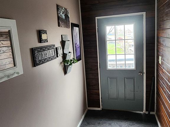 3rd image of 817 Glen Oak St