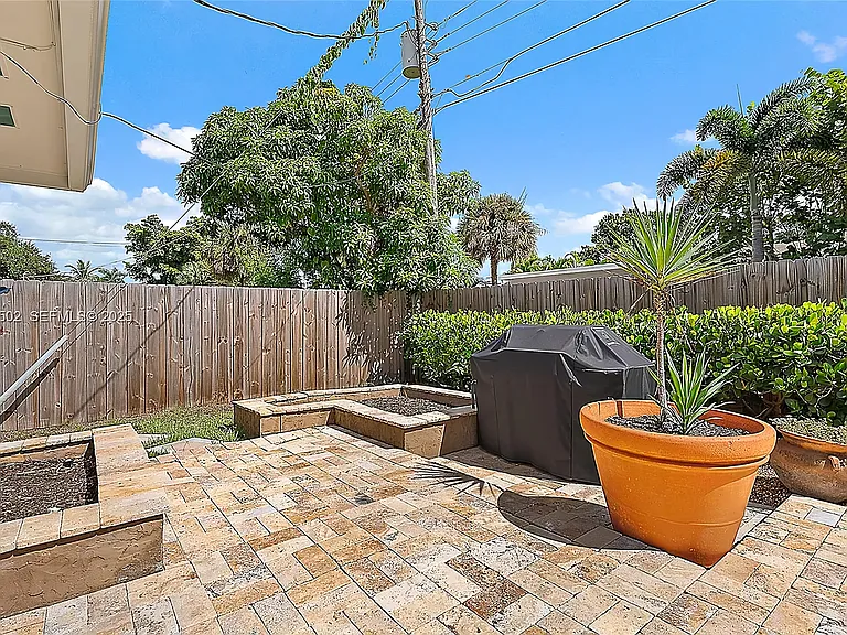 367 Riverside Dr — Photo 15