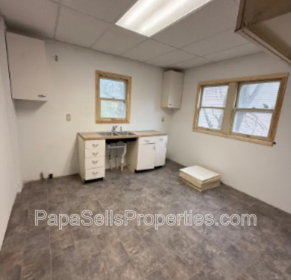 327 E Stuart Ave — Photo 7