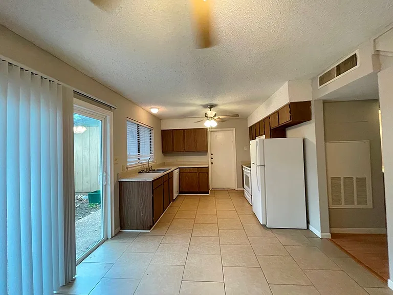 9502 Quail Village Ln — Photo 12