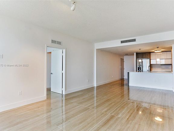 5th image of 600 NE 27th St APT 1504