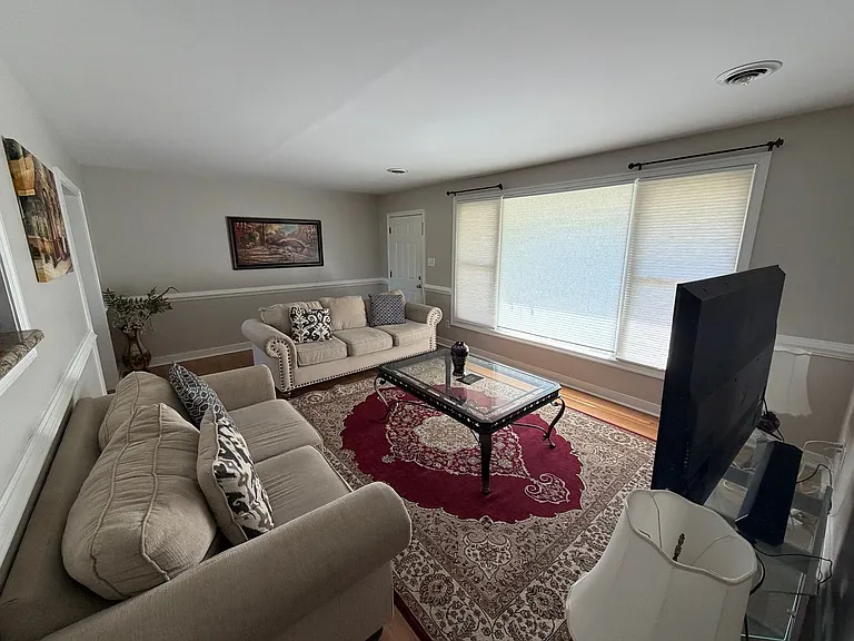 2210 Manlyn Rd — Photo 7