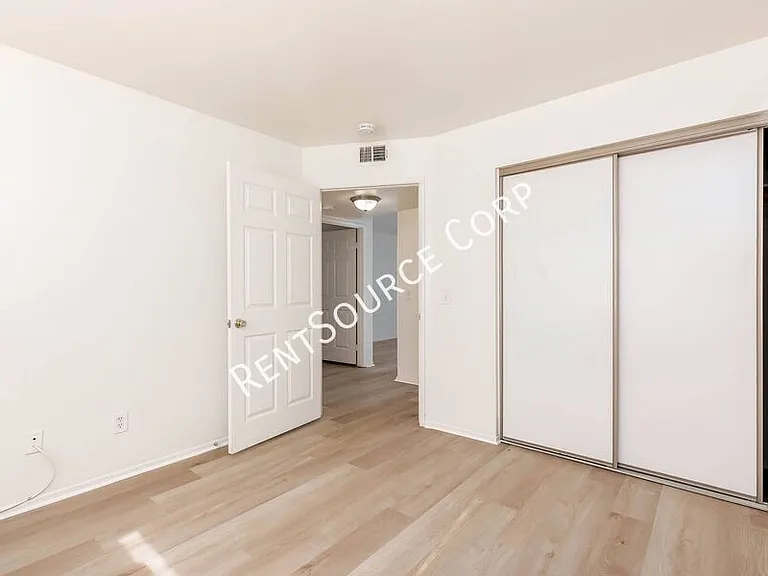 2910 B St #7 — Photo 11