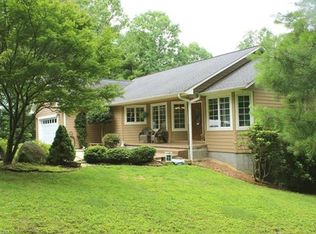 44 Whites Lake Blvd, Saluda, NC 28773