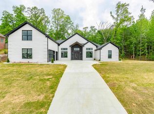 115 Navajo Trl, Maumelle, AR 72113