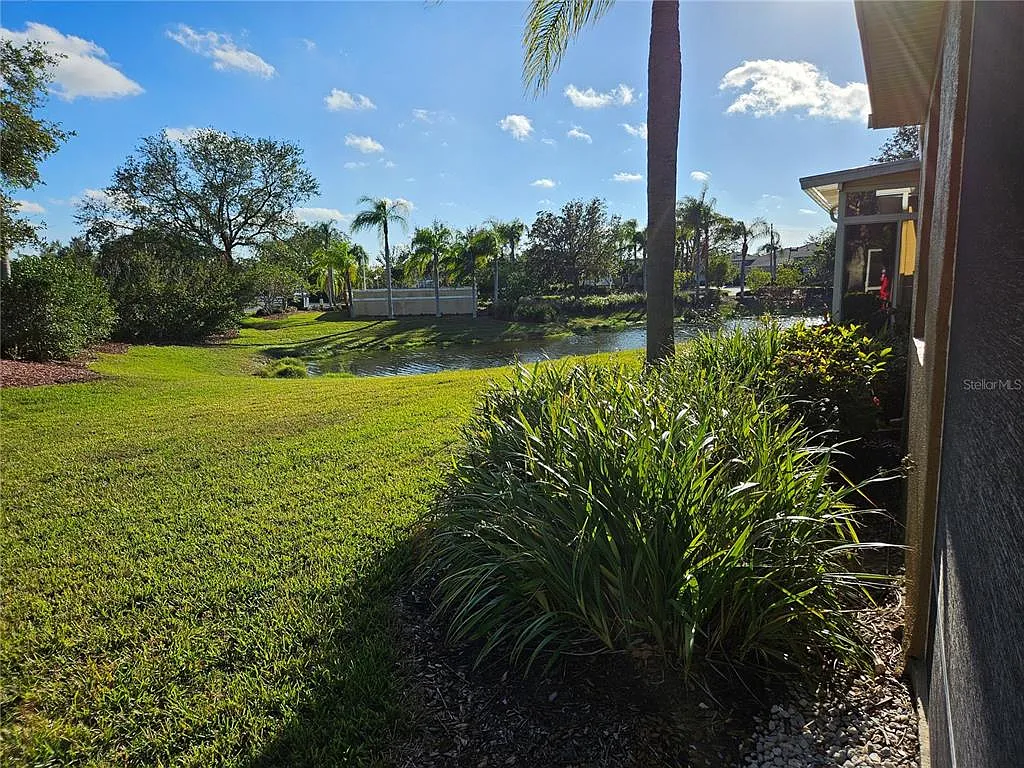 3 bed, 2.0 bath, 1292 sqft, $1,900 — Photo 4