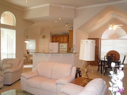 4th image of 2223 Lakeway Dr