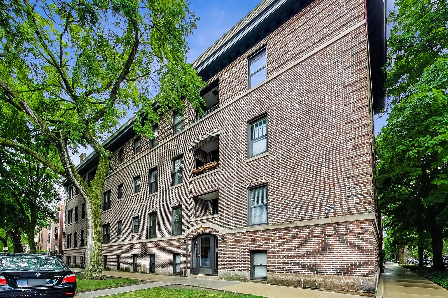 2701 N Wilton Ave #1 photo 1