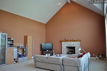5th image of 7422 Capilano Dr