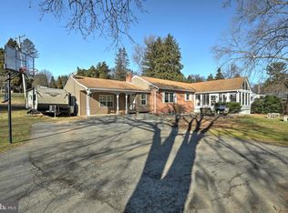 10 Maple Rd, York, PA 17403