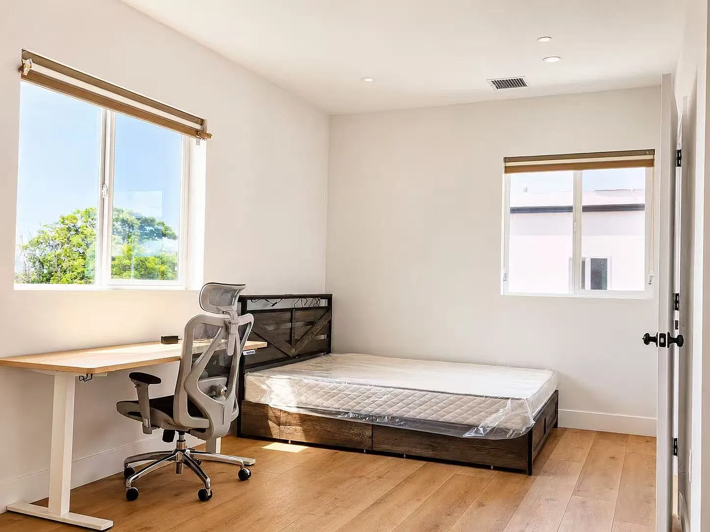 3 bed, 1000 sqft, $1,550 — Photo 4