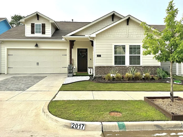 2017 Chandler Dr — Photo 1