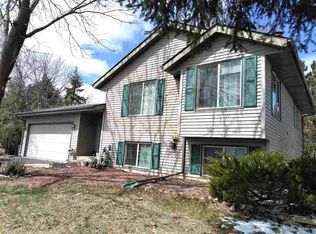 1039 S Trainer Rd, Rockford, IL 61108