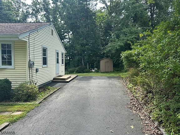 5th image of 97 Cayuga Ave