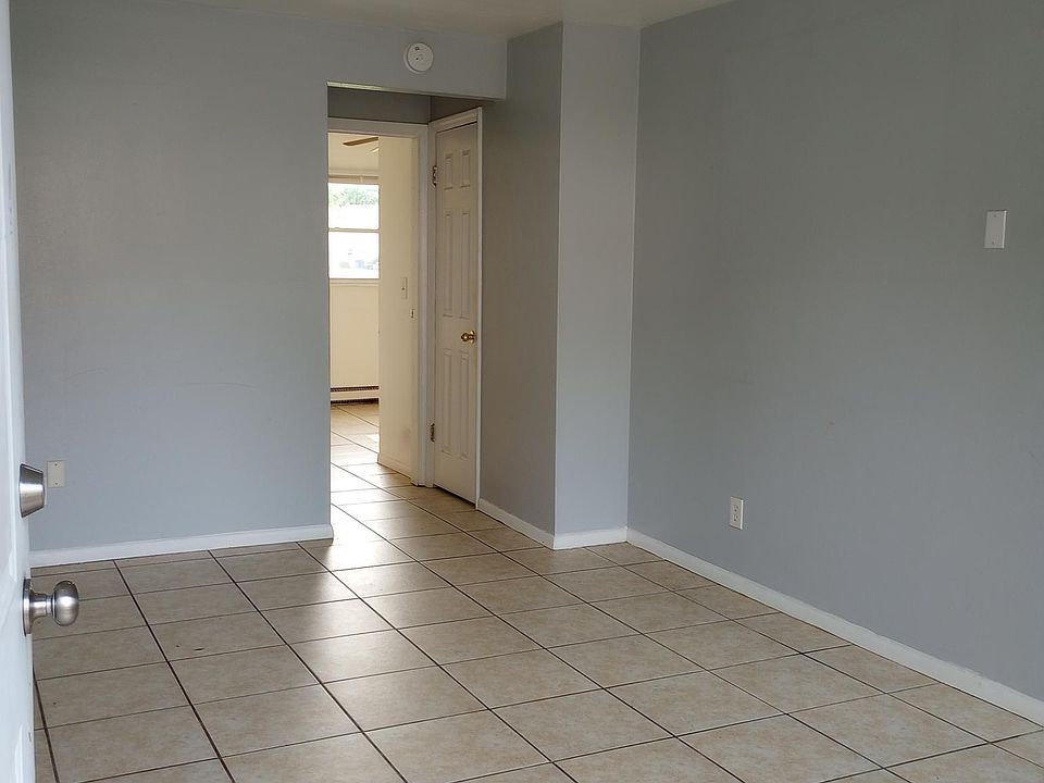 1st image of 406 E Poos Dr