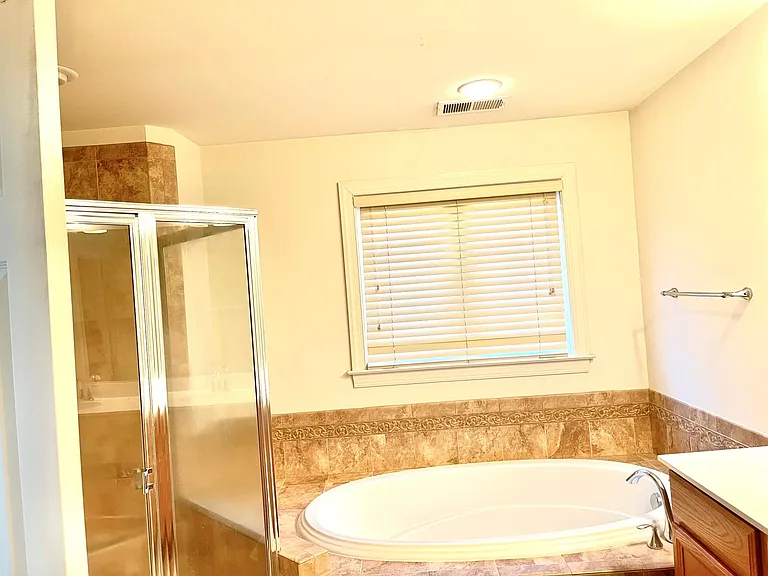 1560 Rutland Way — Photo 13