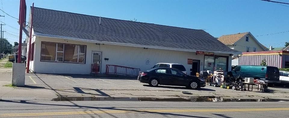 2nd image of 855 E 26th St