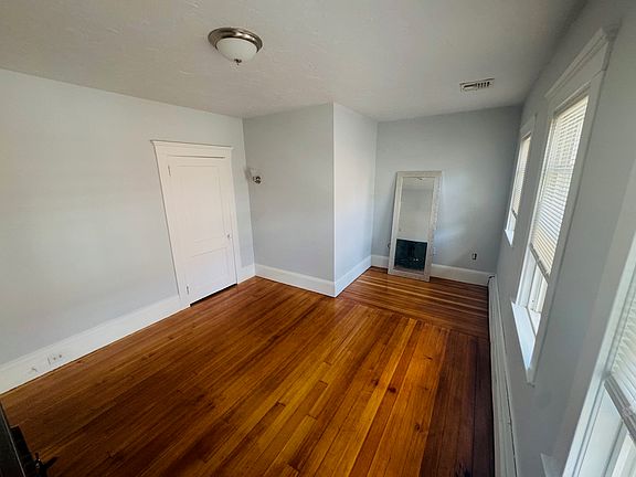 5th image of 228 Norfolk St #2