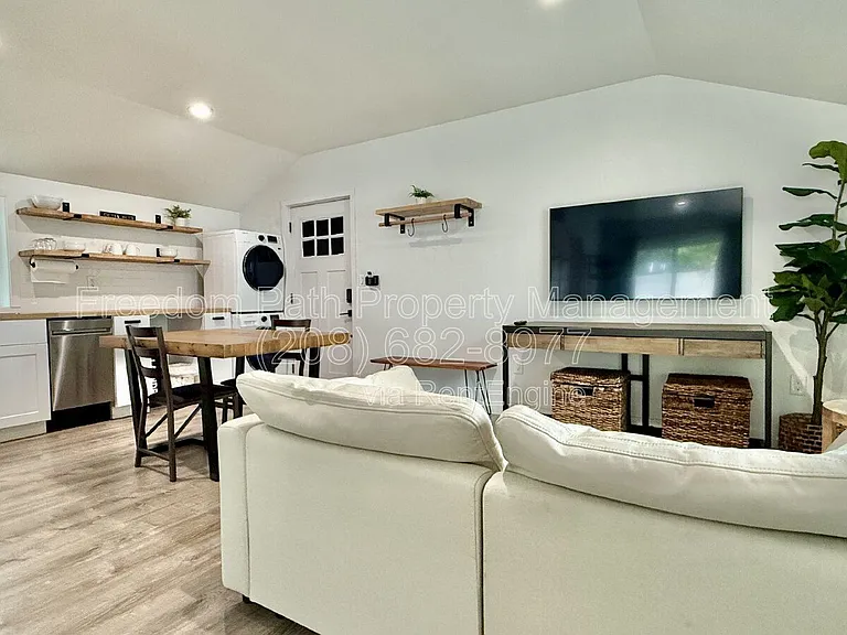 1519 E Montana Ave — Photo 6