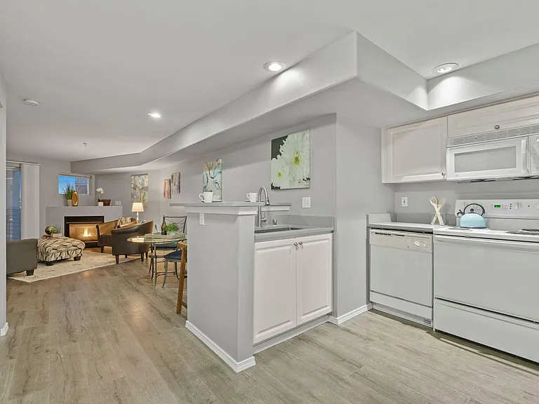 3318 30th Ave SW #B409 — Photo 10