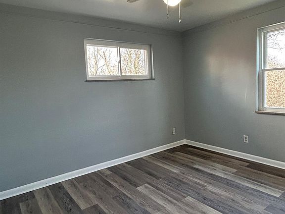 5th image of 1058 Grayview Ct