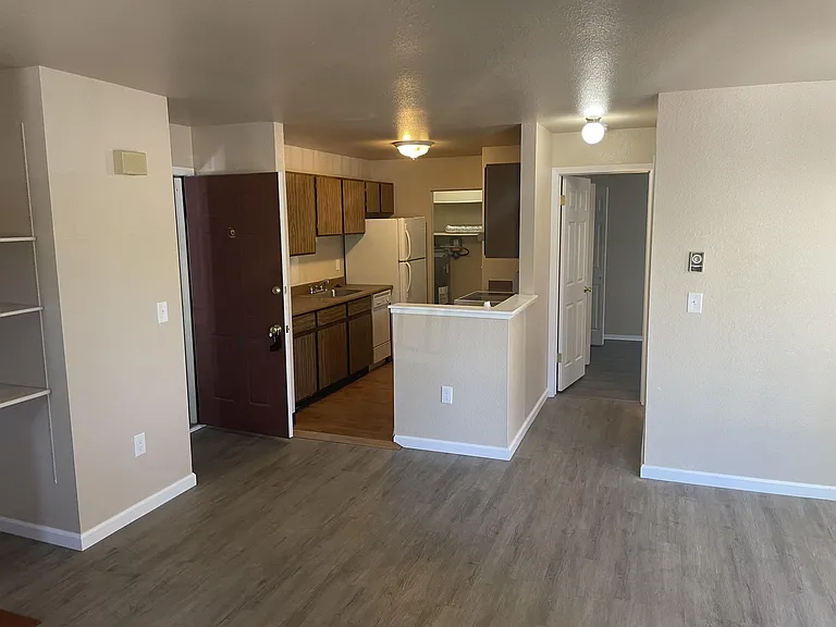 4501 Boardwalk Dr E #L — Photo 6