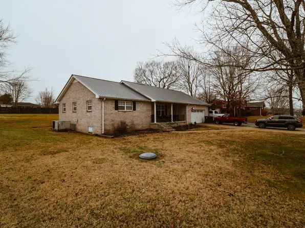 81 Hillcrest St, Mc Ewen, TN 37101