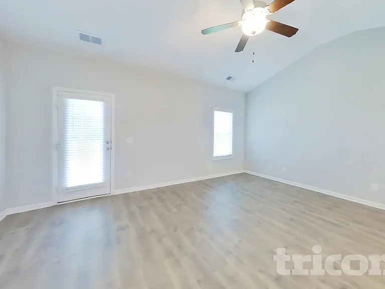 929 Stokewood Pl — Photo 2