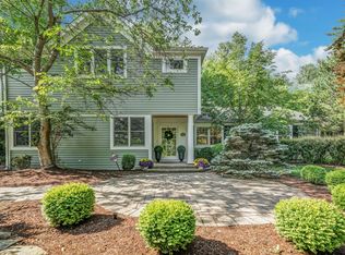 23 Old Farm Rd, Basking Ridge, NJ 07920