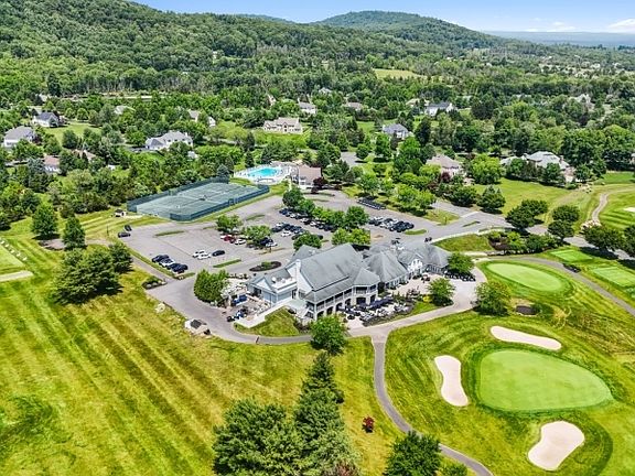 3rd image of 30 Dogwood Dr