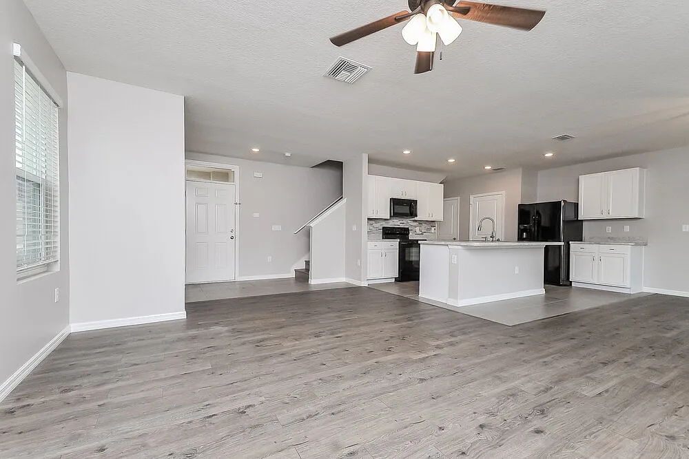 4 bed, 2.5 bath, 2078 sqft, $2,250 — Photo 4