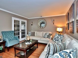 8 Winfield Ct, Fairfield, NJ 07004