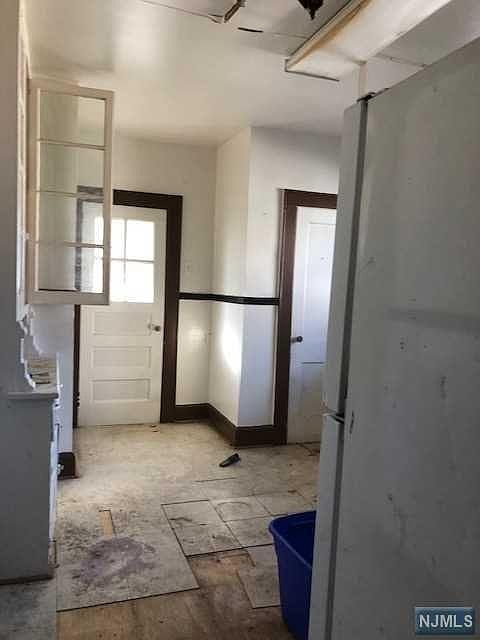 2nd image of 13 Fuller Pl #15