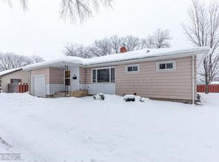 1006 17th St S, Fargo, ND 58103