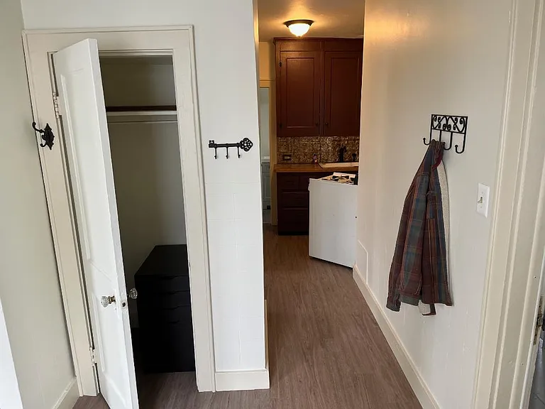 301 Pine St #11 — Photo 6