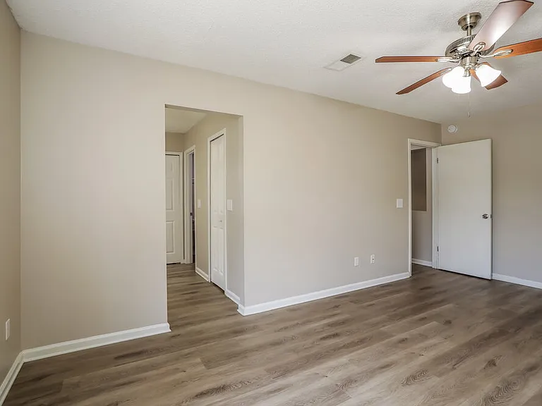 4137 Rollingwood Ct — Photo 12
