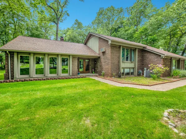 5244 Bradford Cir, Brighton, MI 48114
