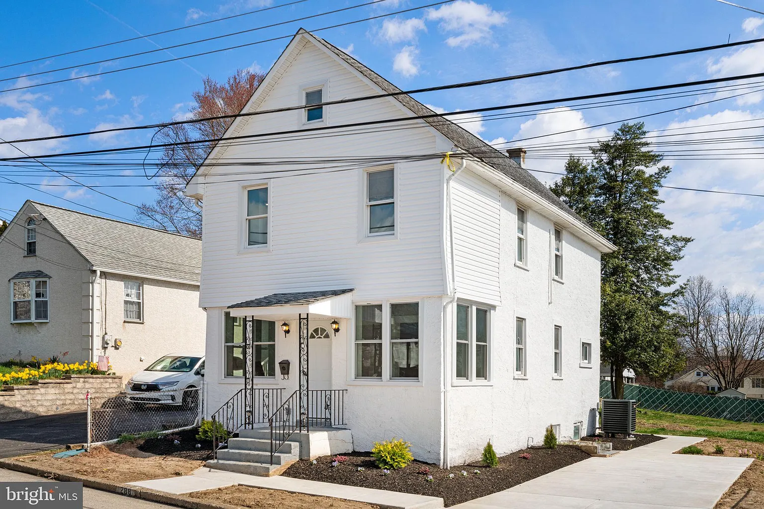 288 Roberts Ave photo 1
